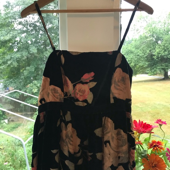 Jessica Simpson Maternity Crushed Velvet gown sm - Picture 4 of 7